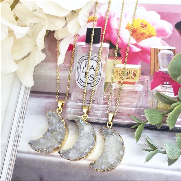 🌙 NEW! DRUZY STONE MOON Gold Necklace 🌙 - Picture 2 of 4